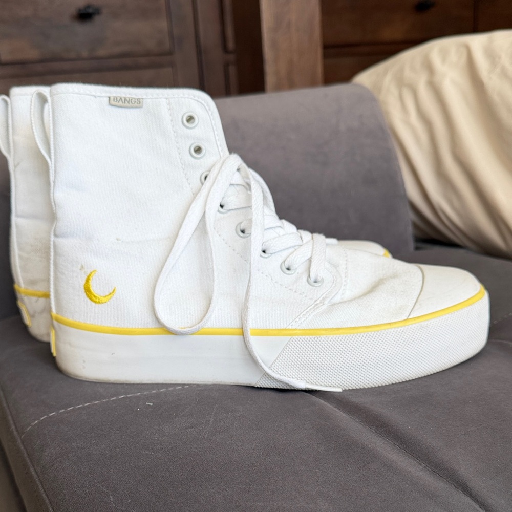 Bangs White Platform High-Top Sneakers with Yellow Moon Accents
